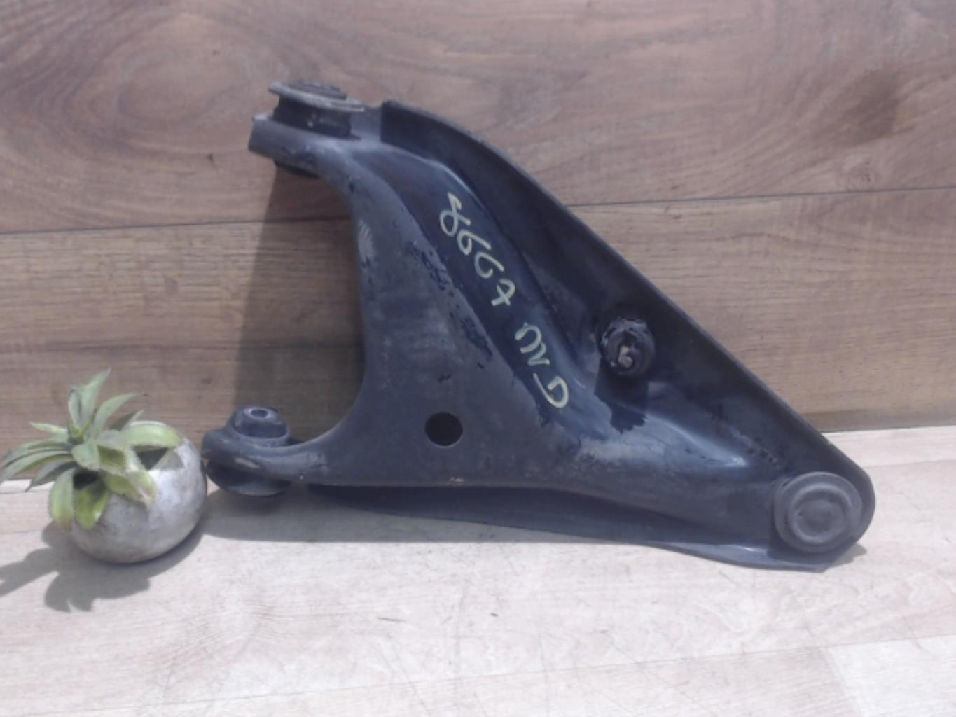 Triangle avant droit