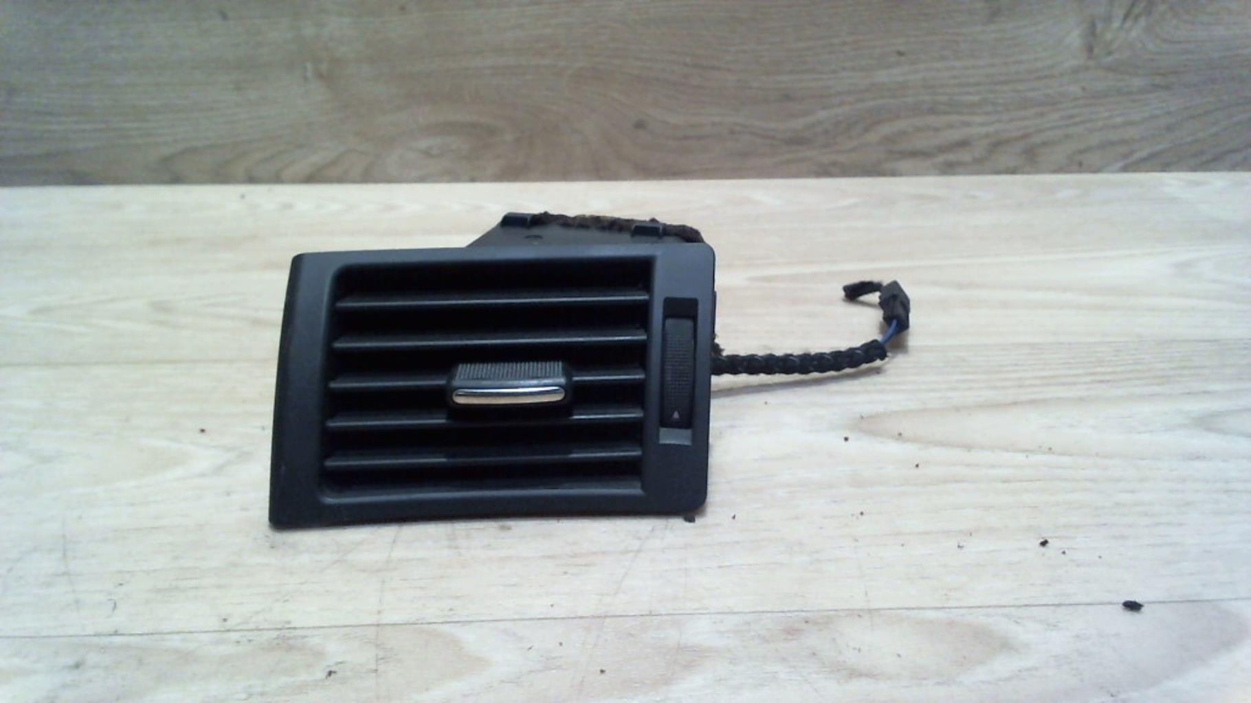 Aerateur tableau de bord avant gauche
