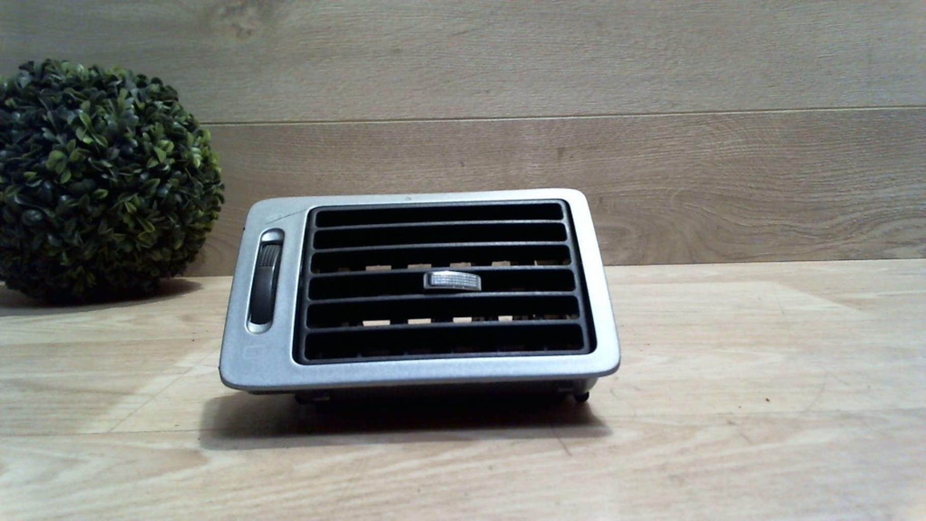 Aerateur tableau de bord avant gauche