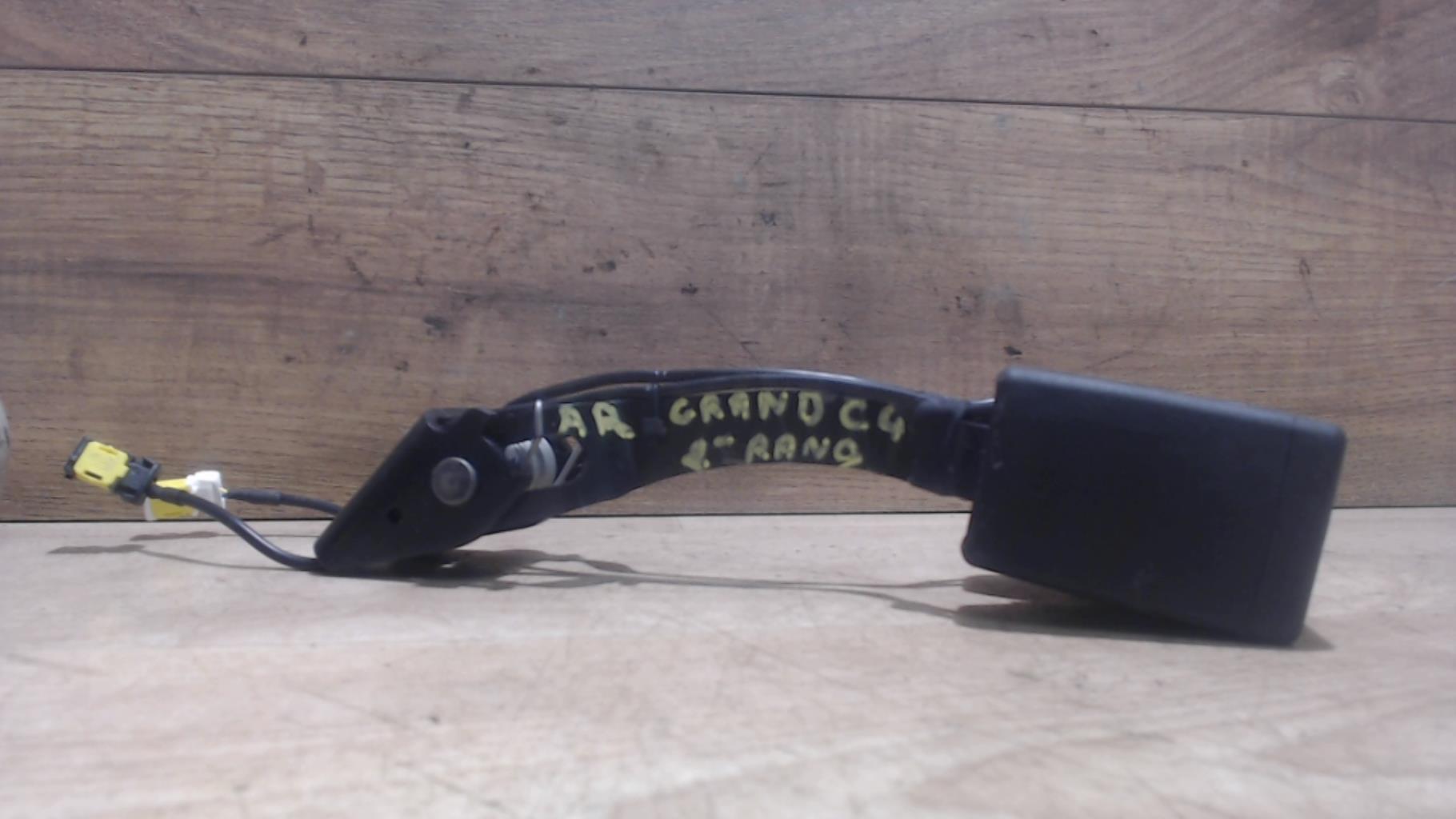 Attache ceinture arriere centrale