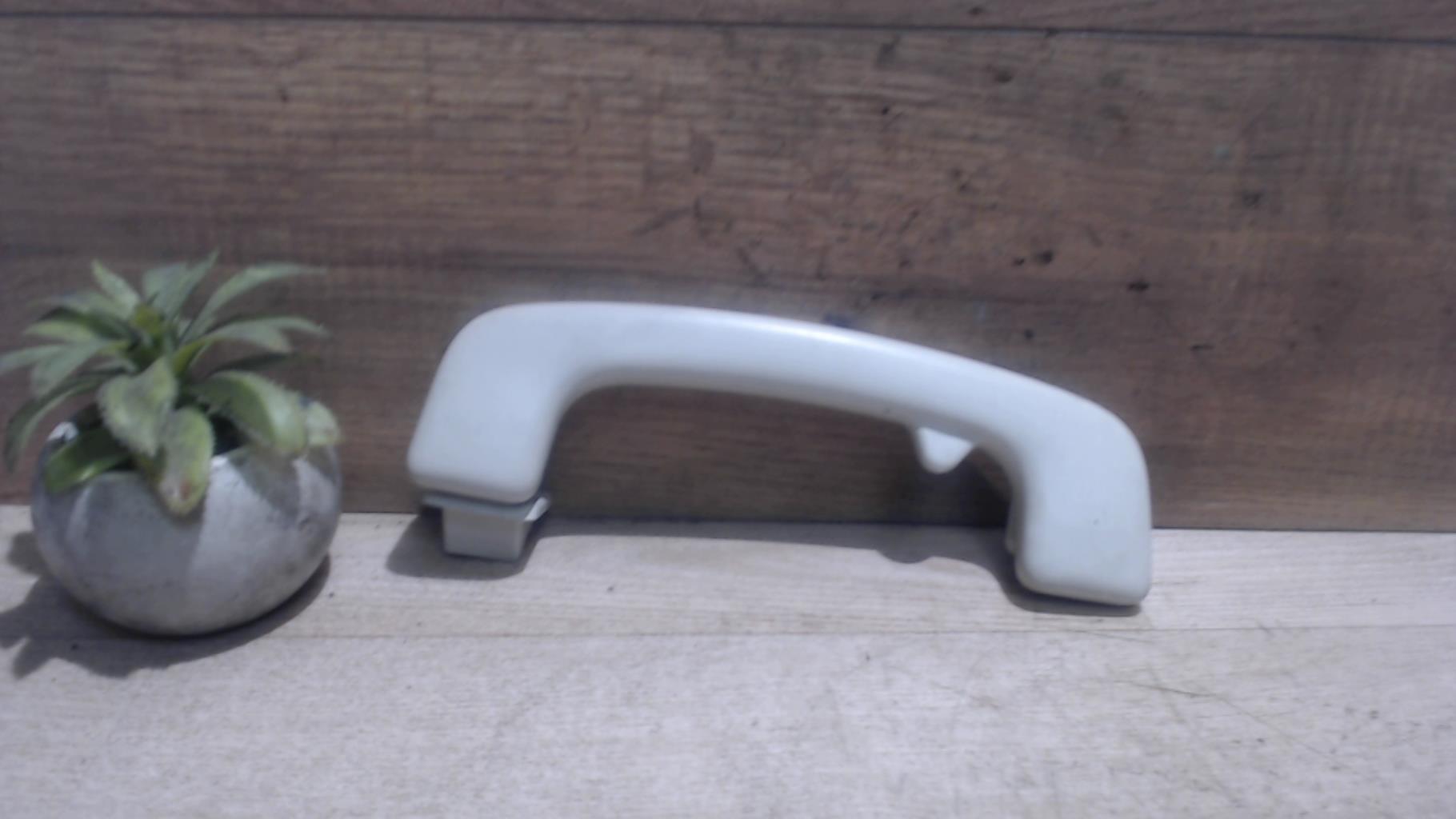 Poignee de maintien arriere droit