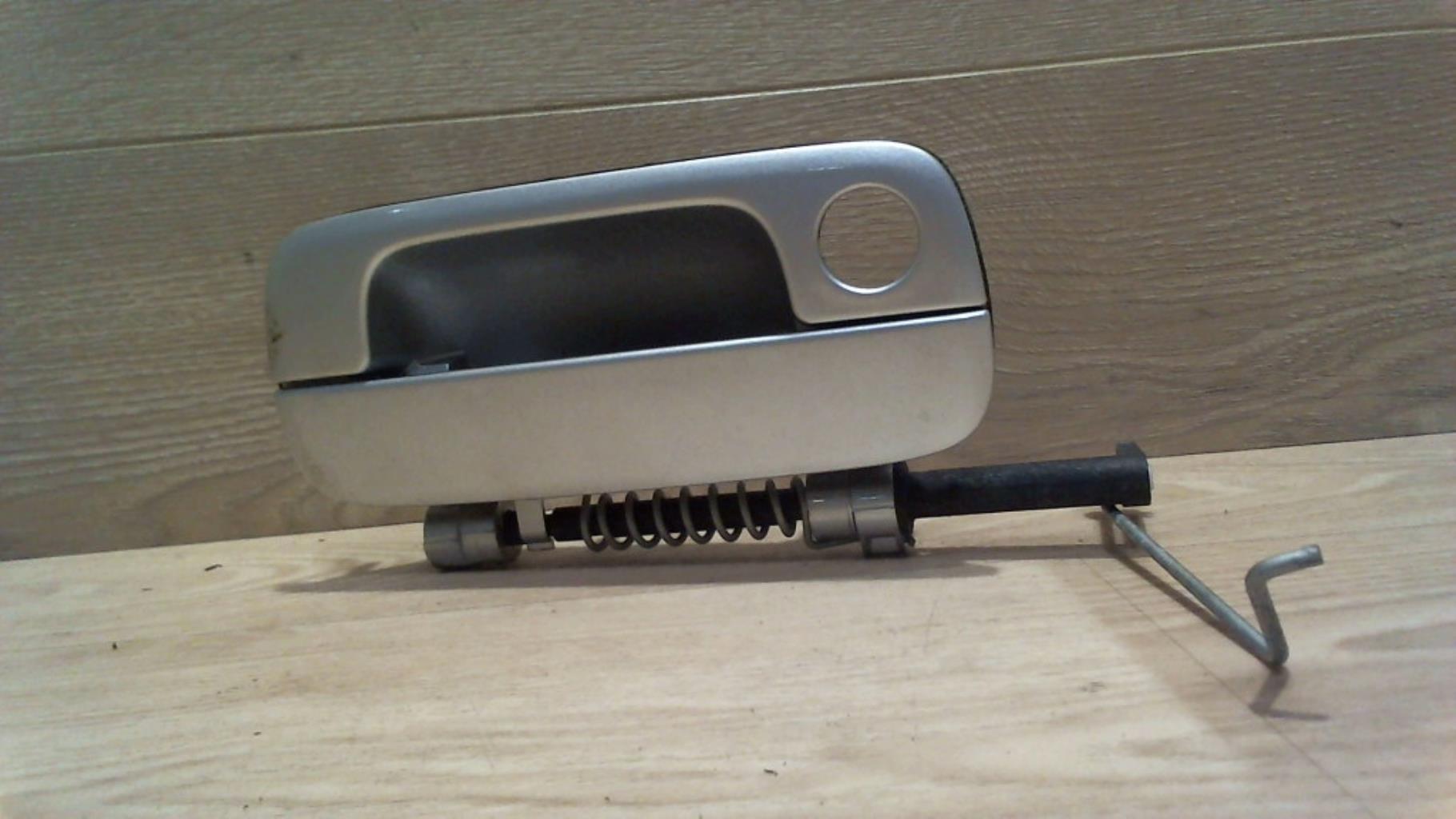 Poignee porte laterale droit