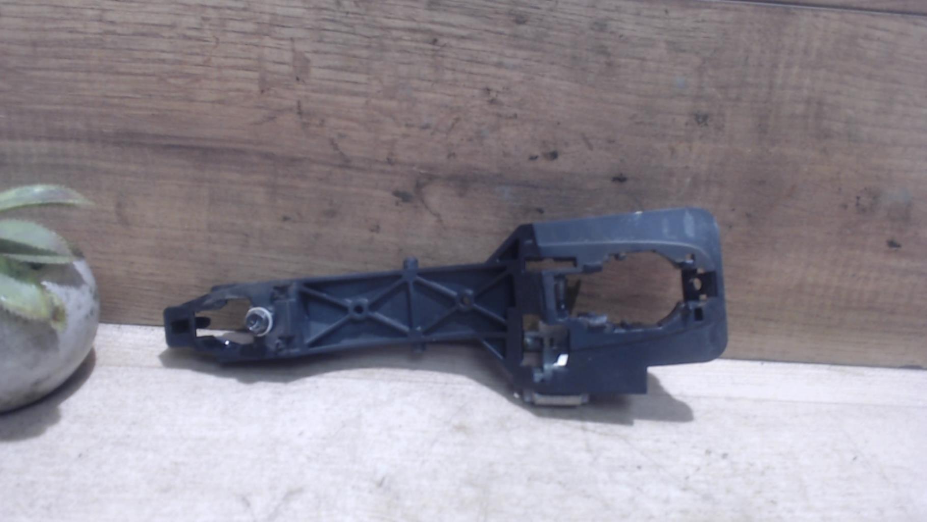 Support poignee porte avant droite