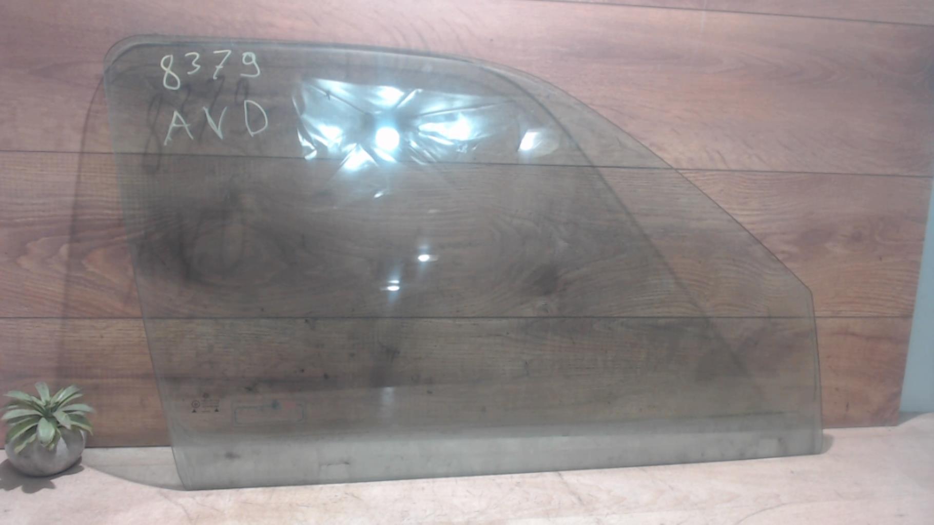 Vitre avant droit