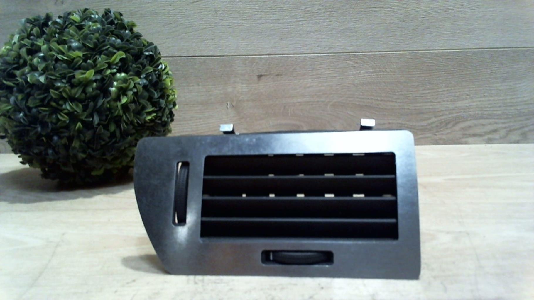 Aerateur tableau de bord avant gauche