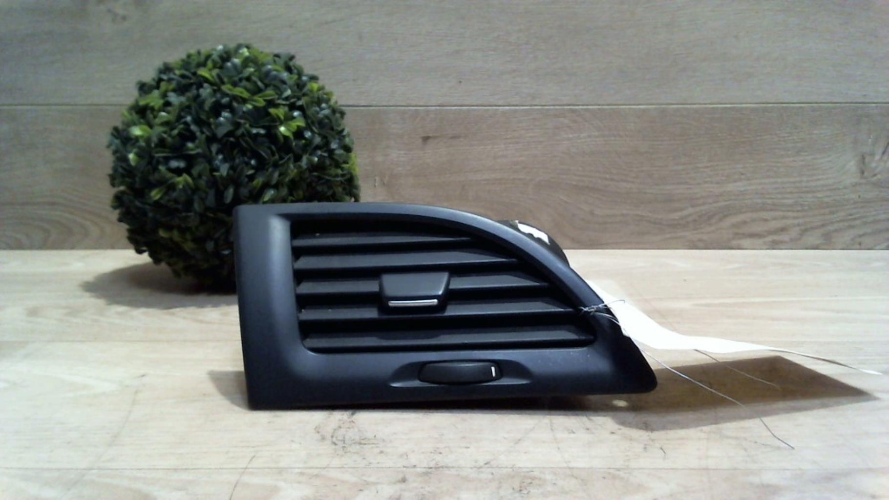 Aerateur tableau de bord avant gauche