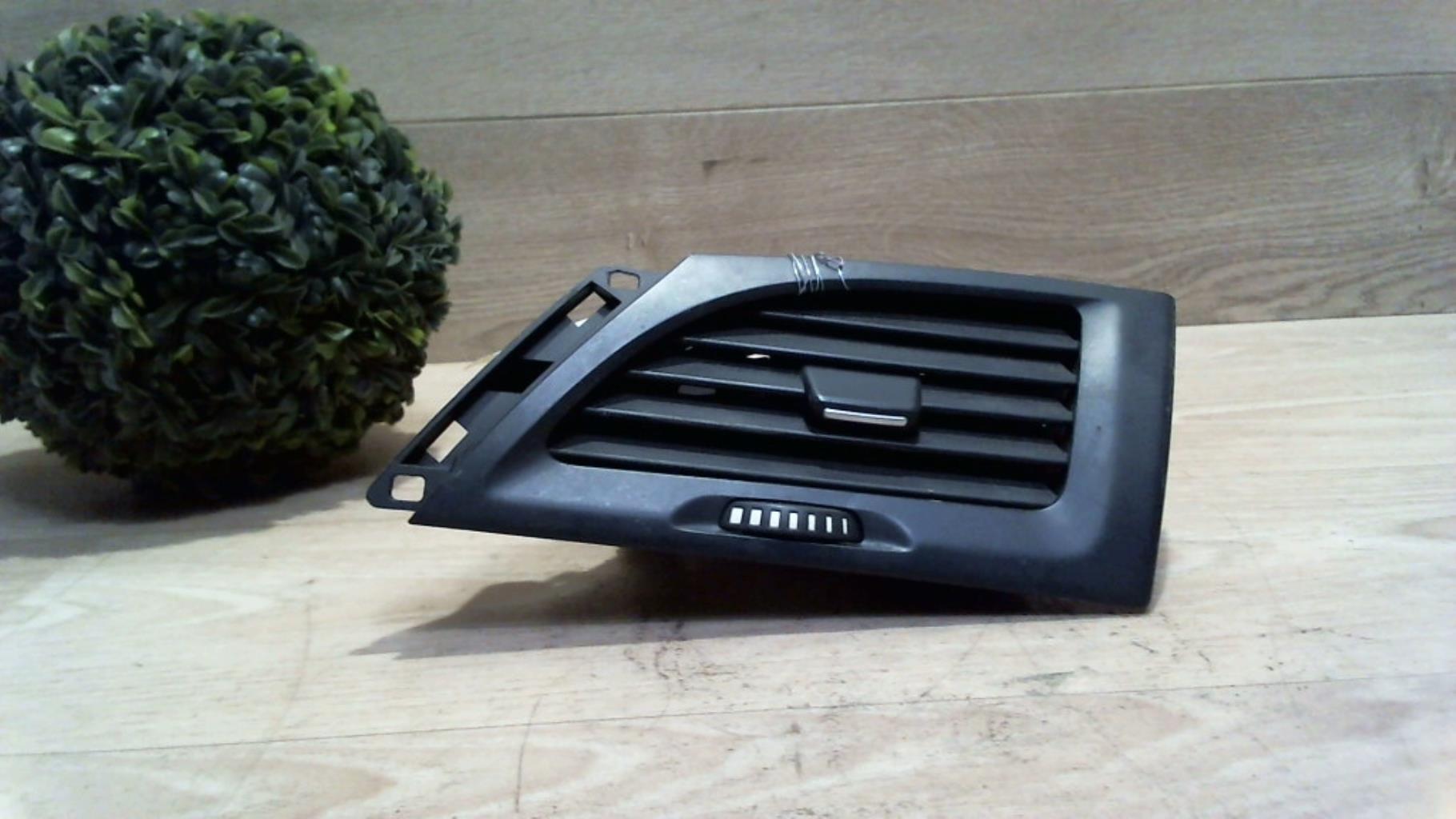 Aerateur tableau de bord avant gauche