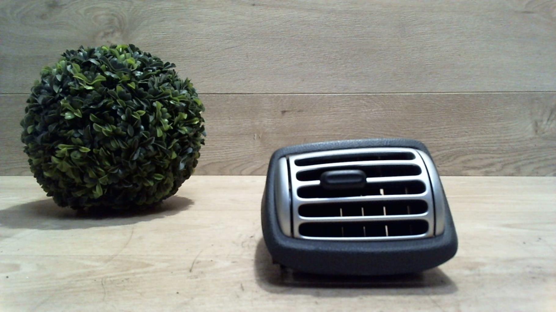 Aerateur tableau de bord avant gauche