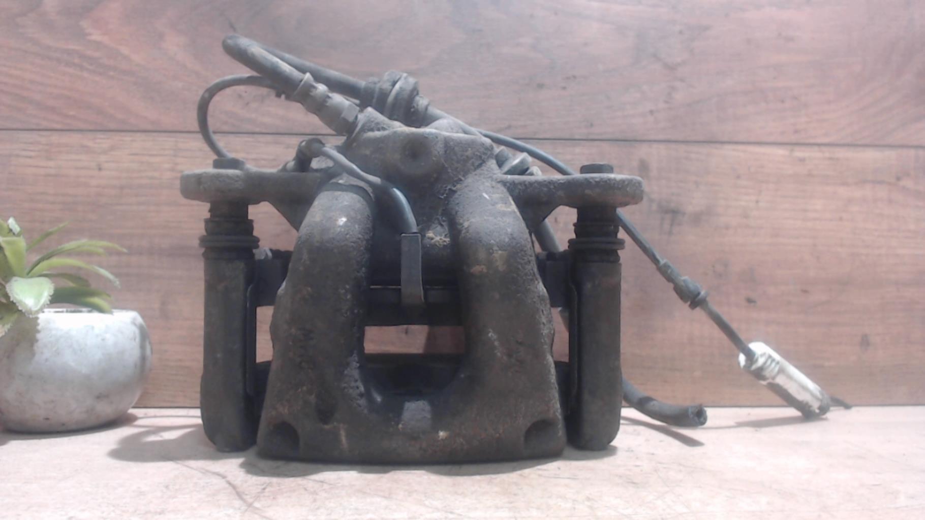 Etrier avant gauche (freinage)