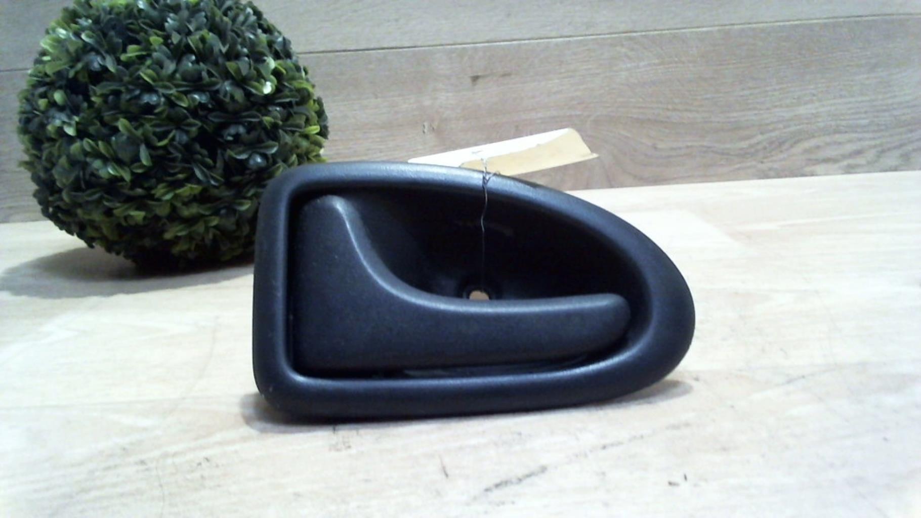 Poignee interieur avant gauche