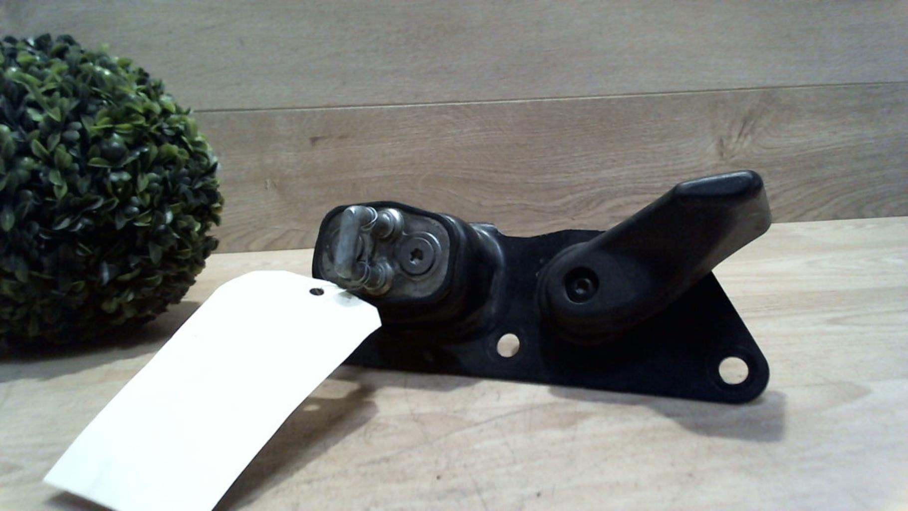Poignee interieur porte de coffre droite