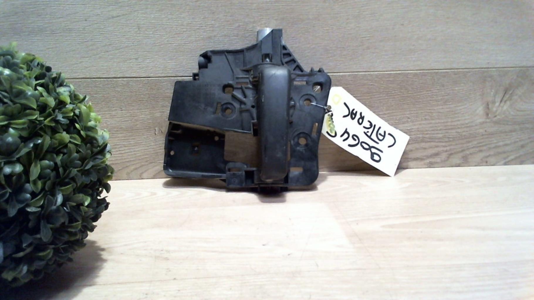 Poignee interieur porte laterale droite