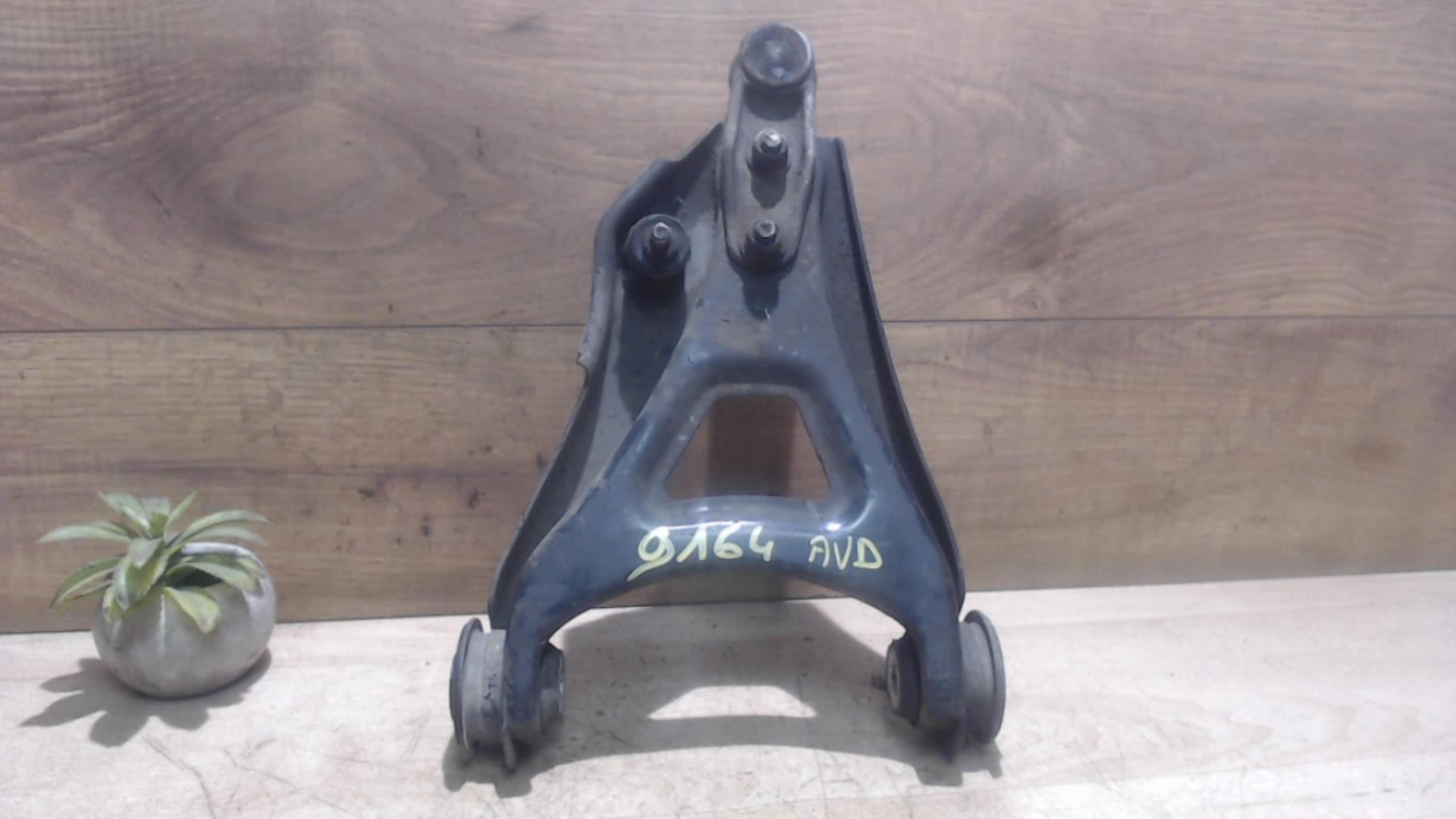 Triangle inferieur avant droit