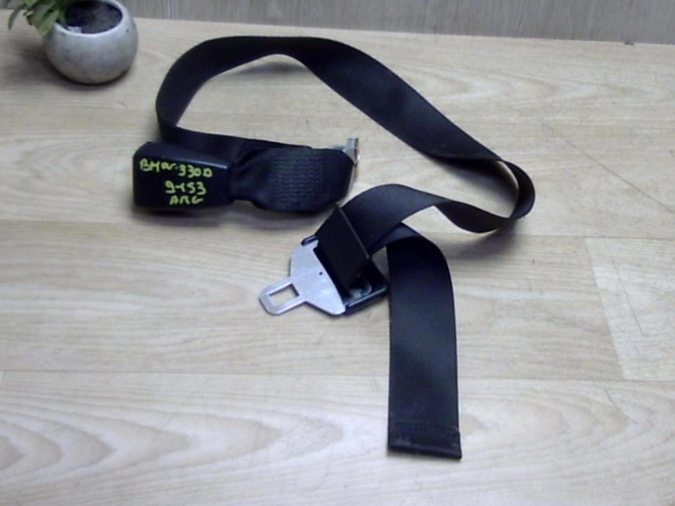 Attache ceinture arriere gauche