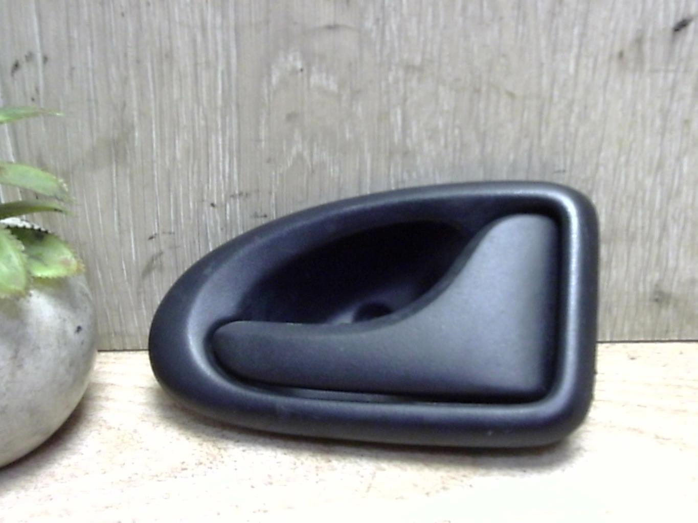 Poignee interieur avant droit