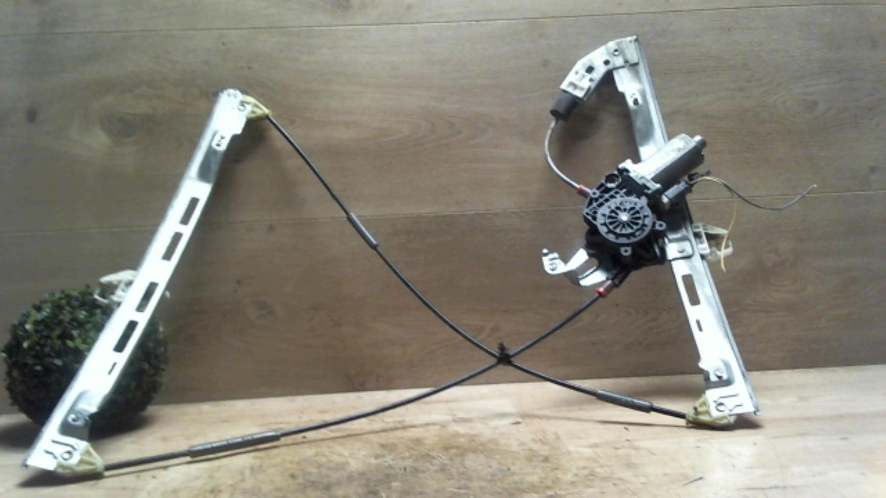 Leve vitre electrique avant droit