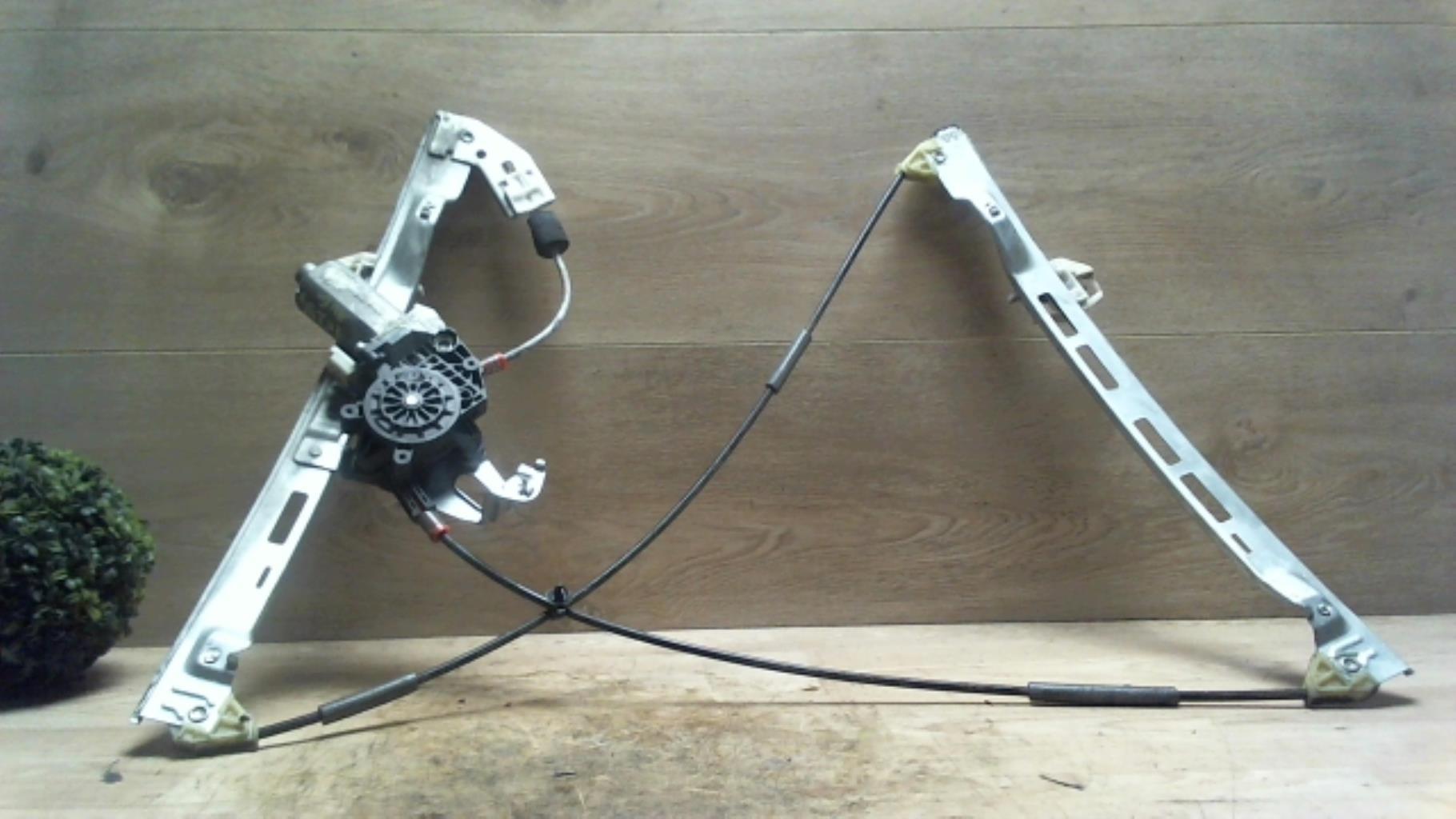 Leve vitre electrique avant gauche