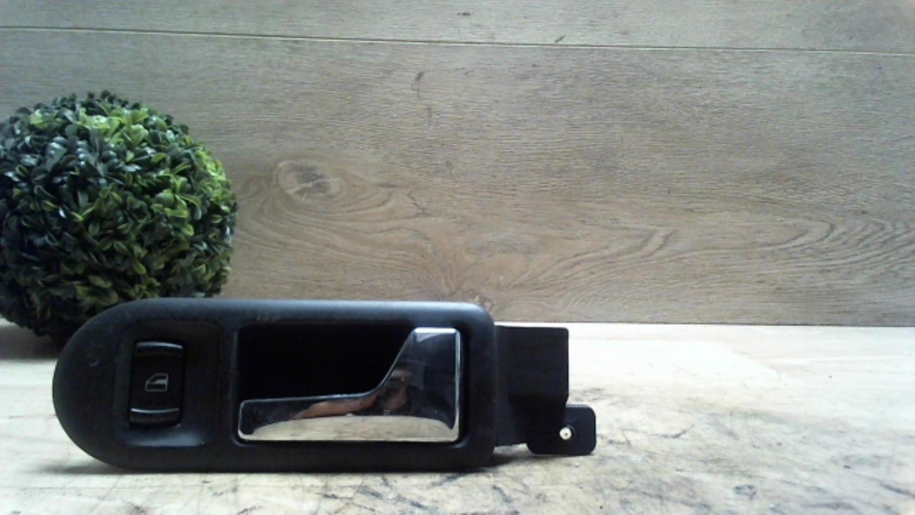 Poignee interieur avant droit