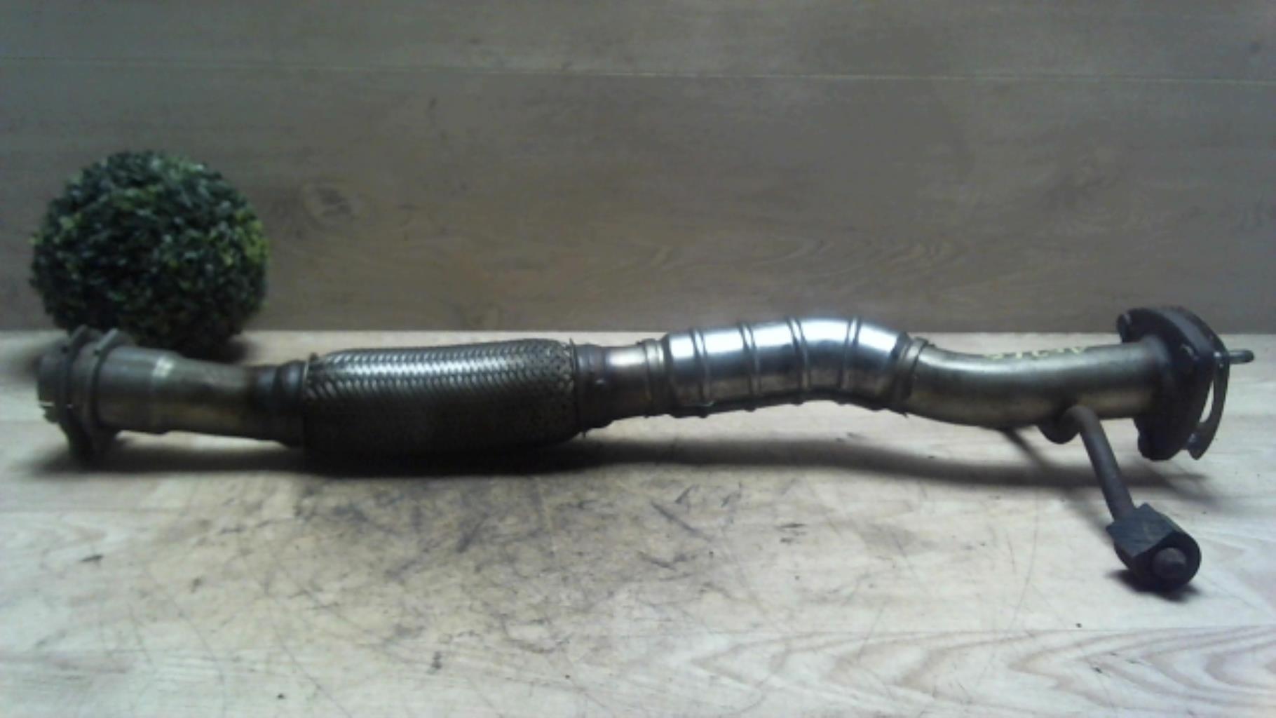 Tube intermediaire (echappement)
