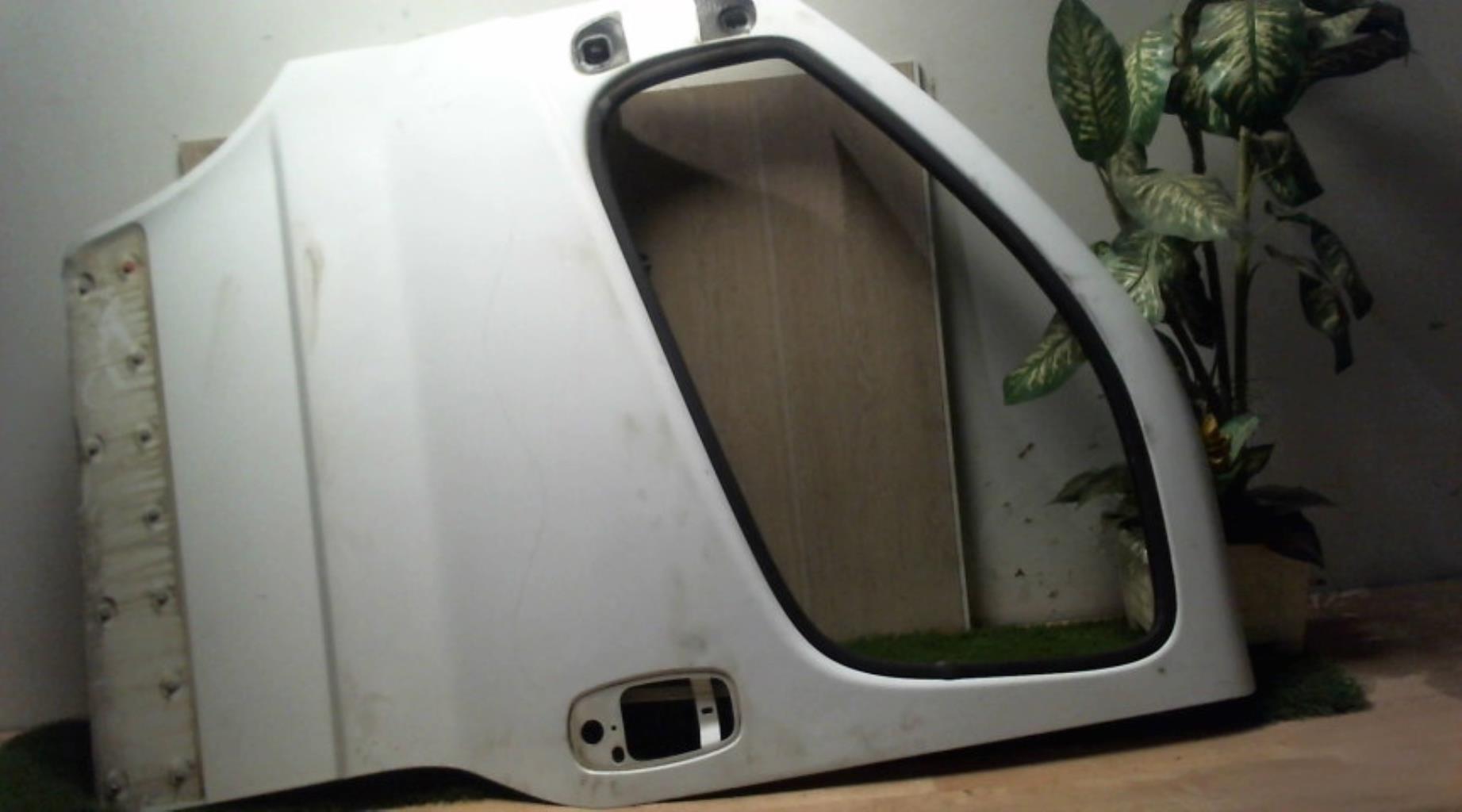 Porte avant gauche