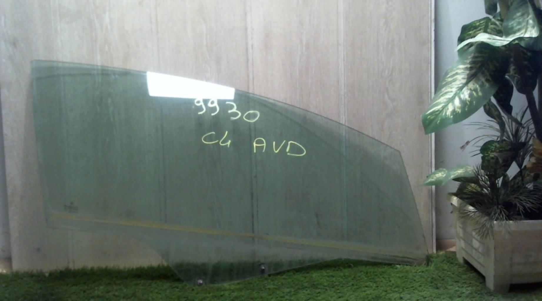 Vitre avant droit