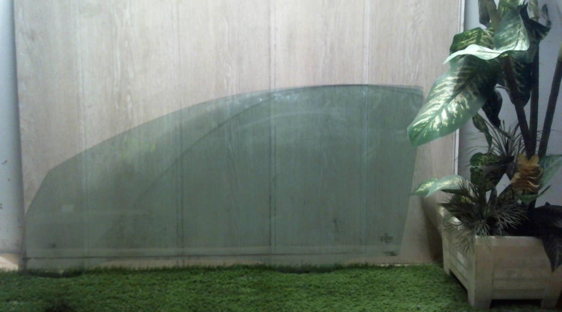 Vitre avant gauche