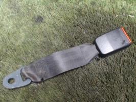 Attache ceinture arriere gauche