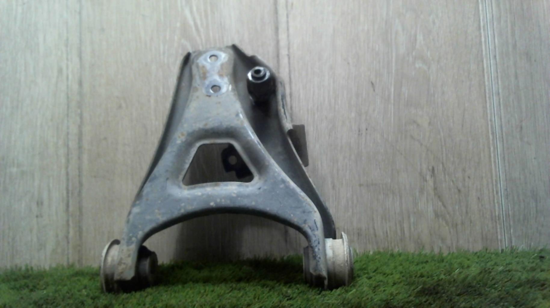 Triangle avant droit