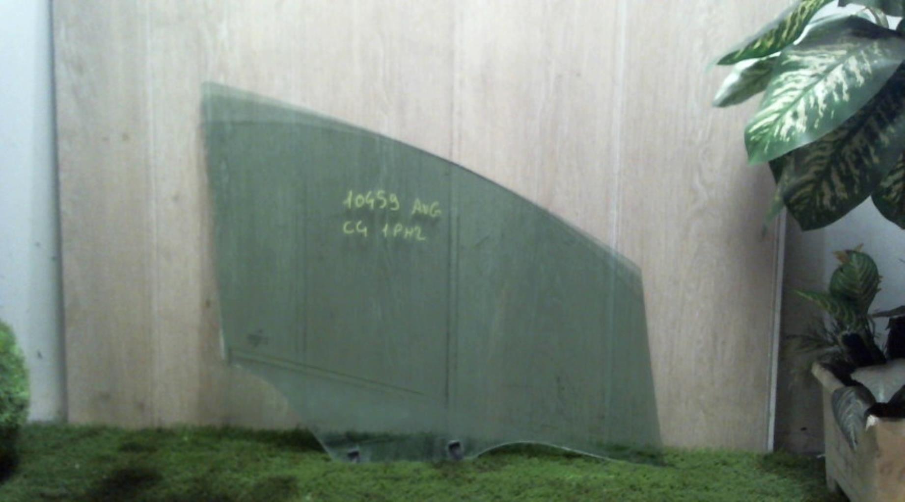 Vitre avant gauche