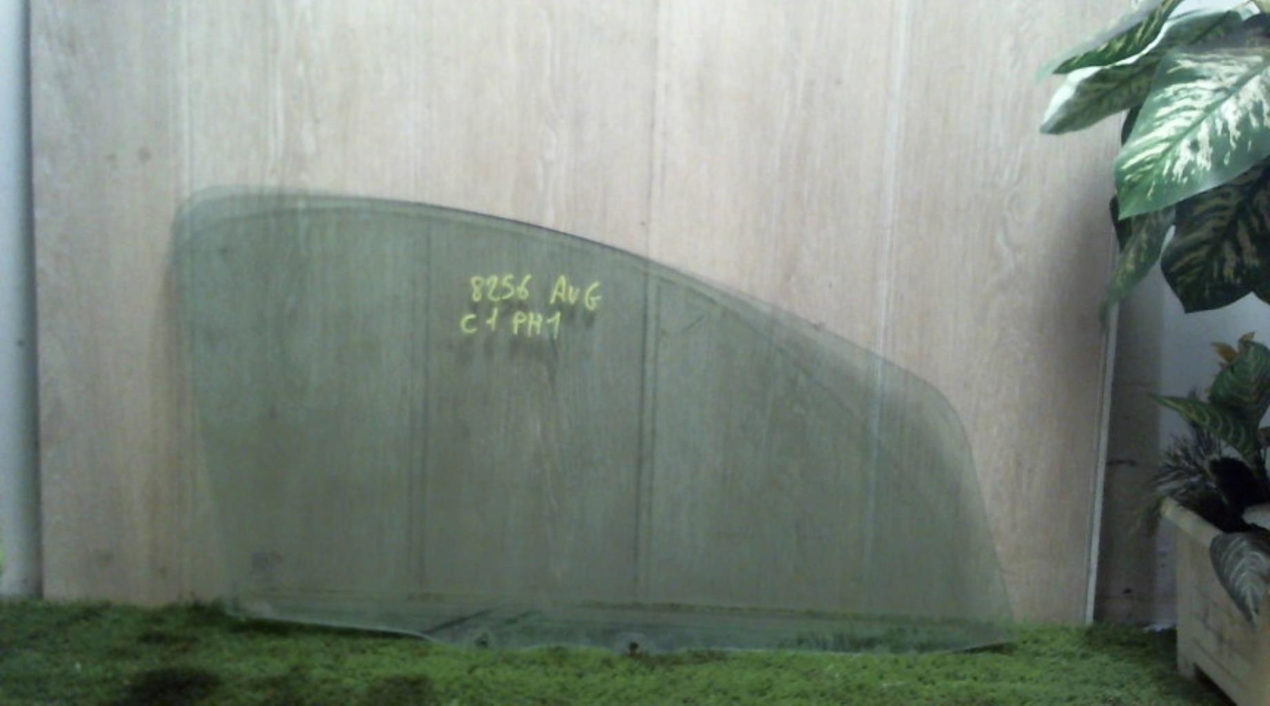 Vitre avant gauche