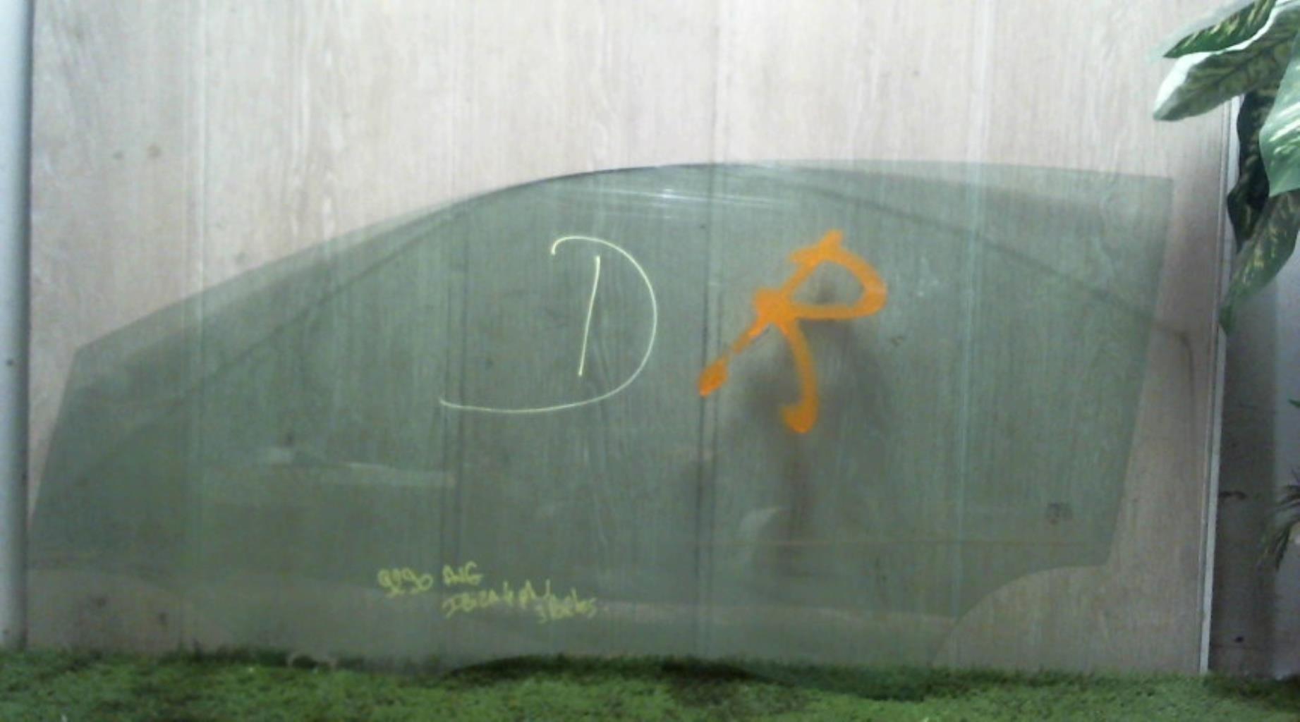 Vitre avant gauche
