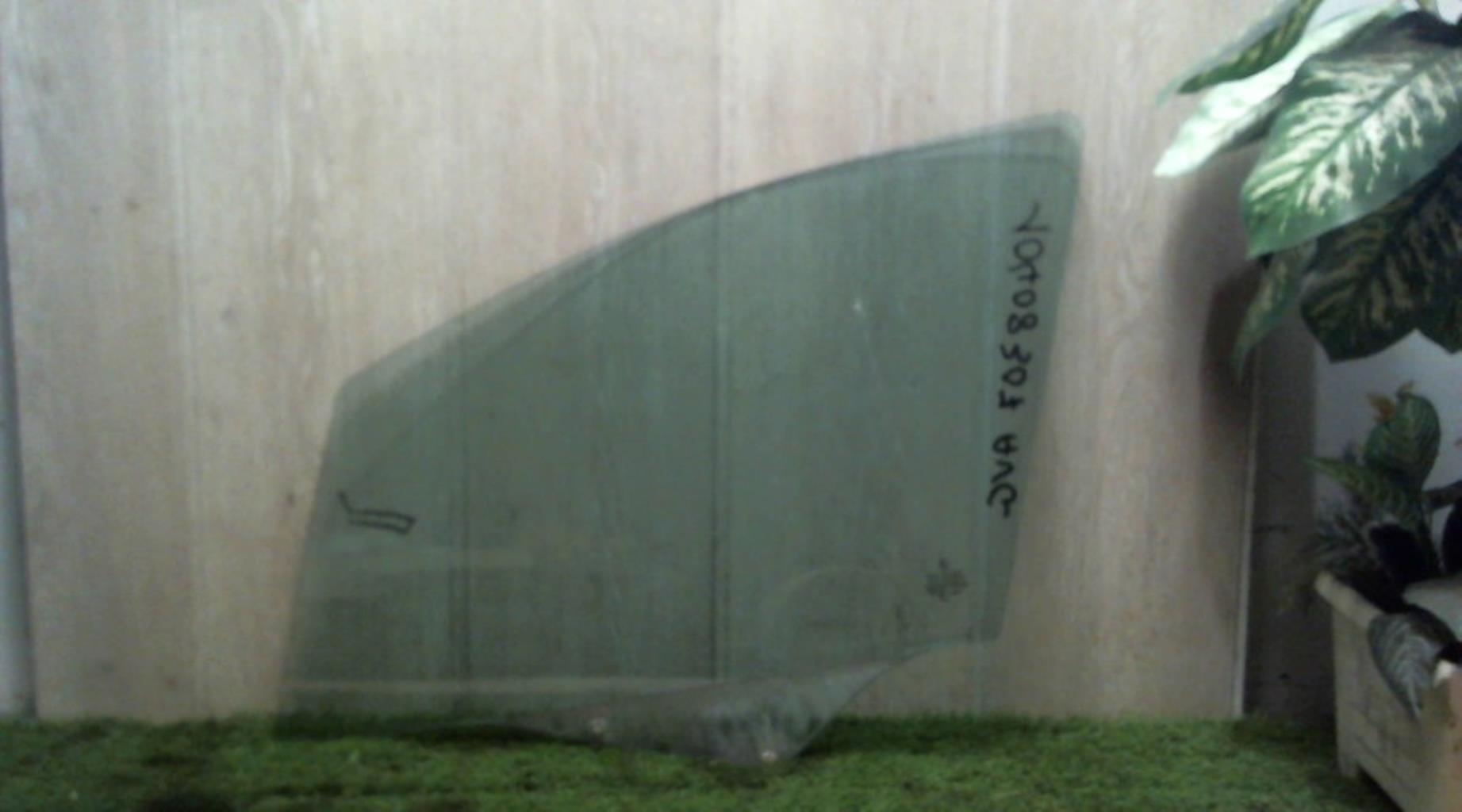 Vitre avant gauche