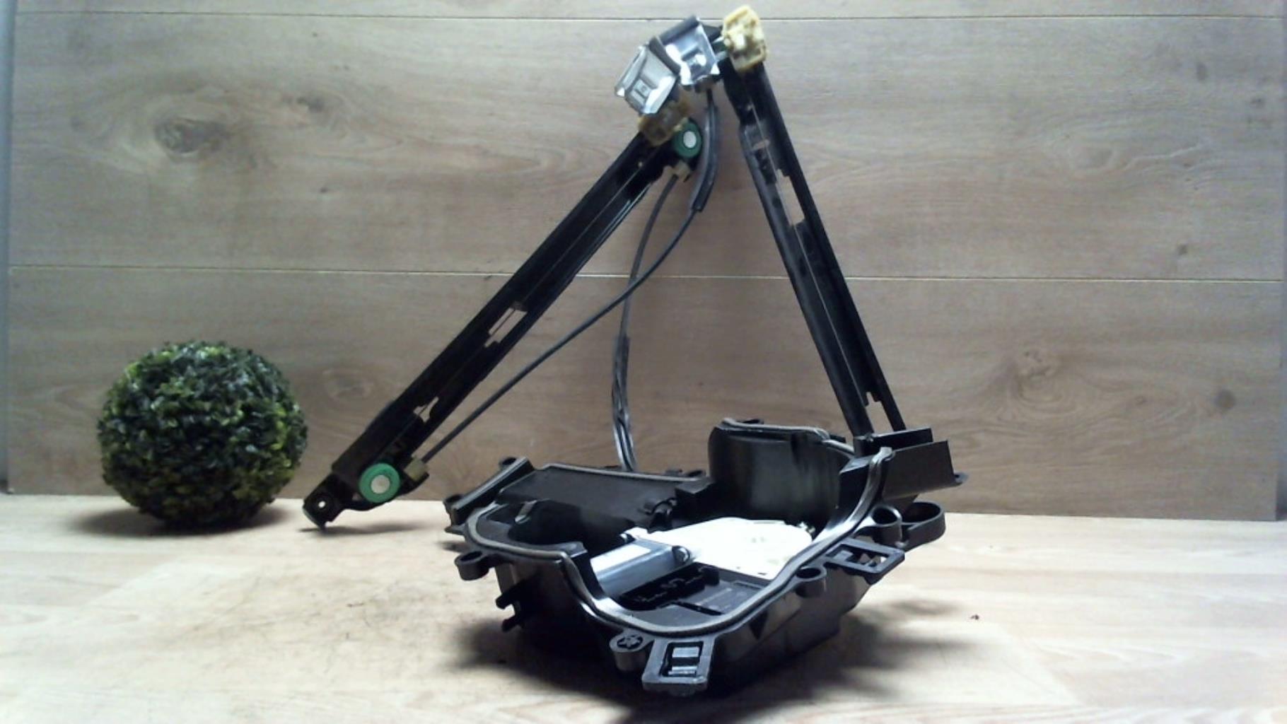 Leve vitre electrique avant droit