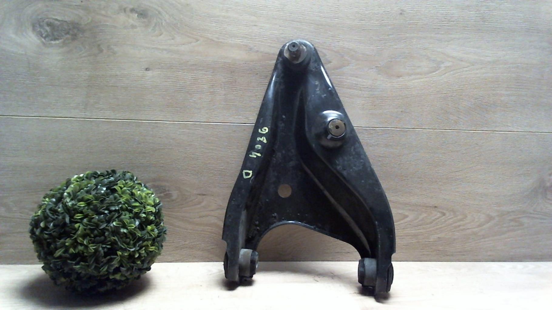 Triangle avant droit