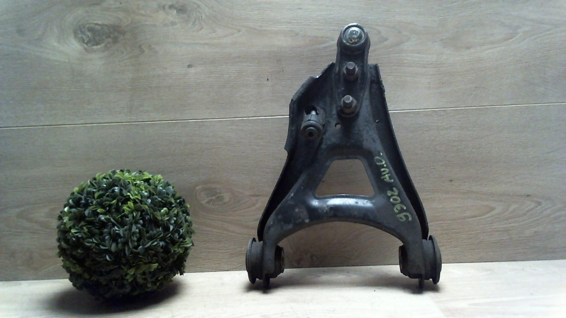Triangle avant droit
