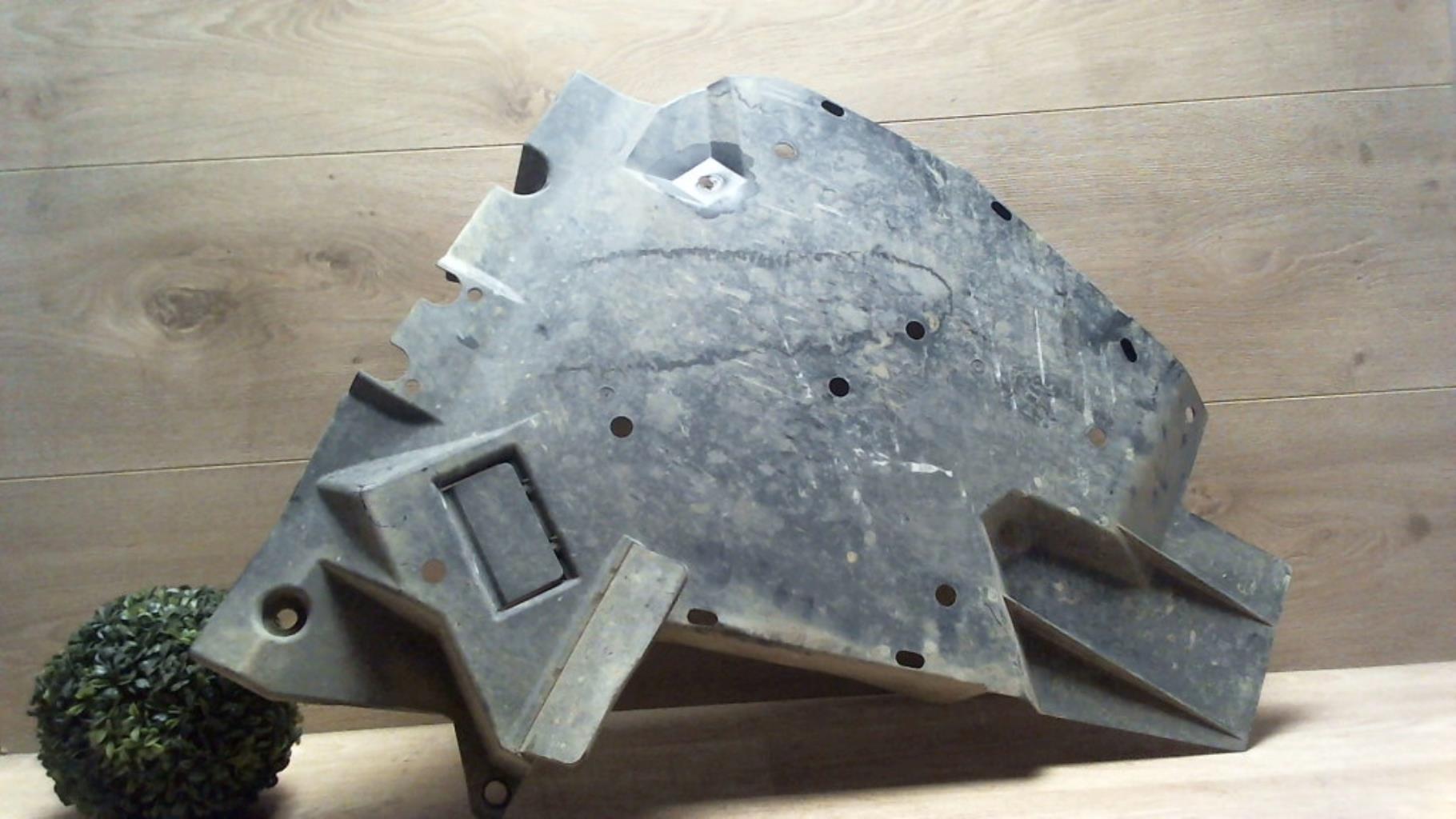 Cache sous moteur