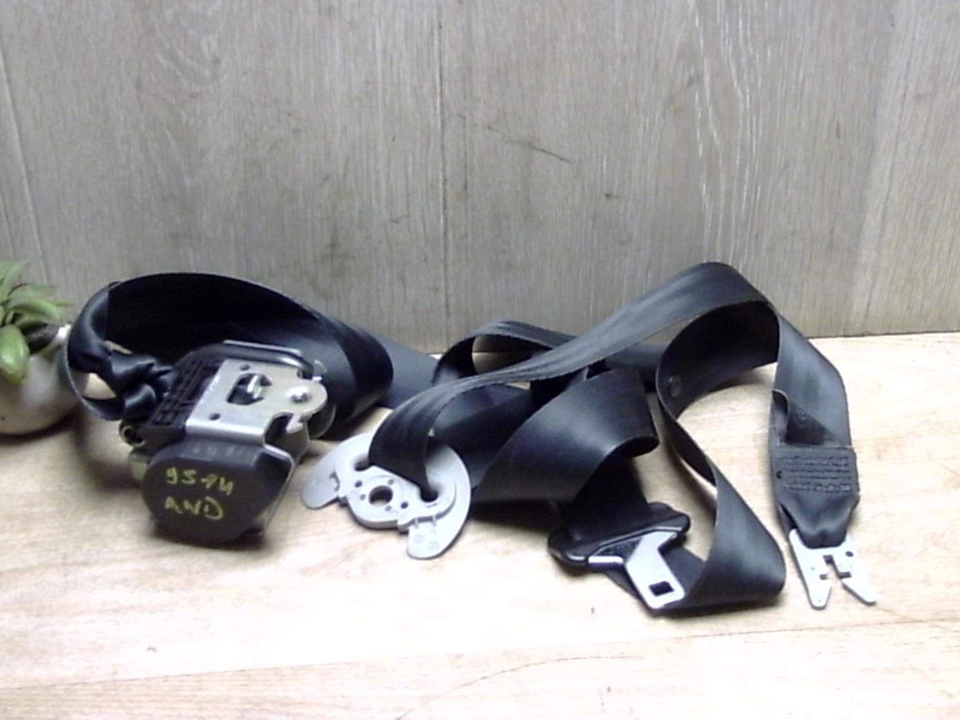 Ceinture avant droit