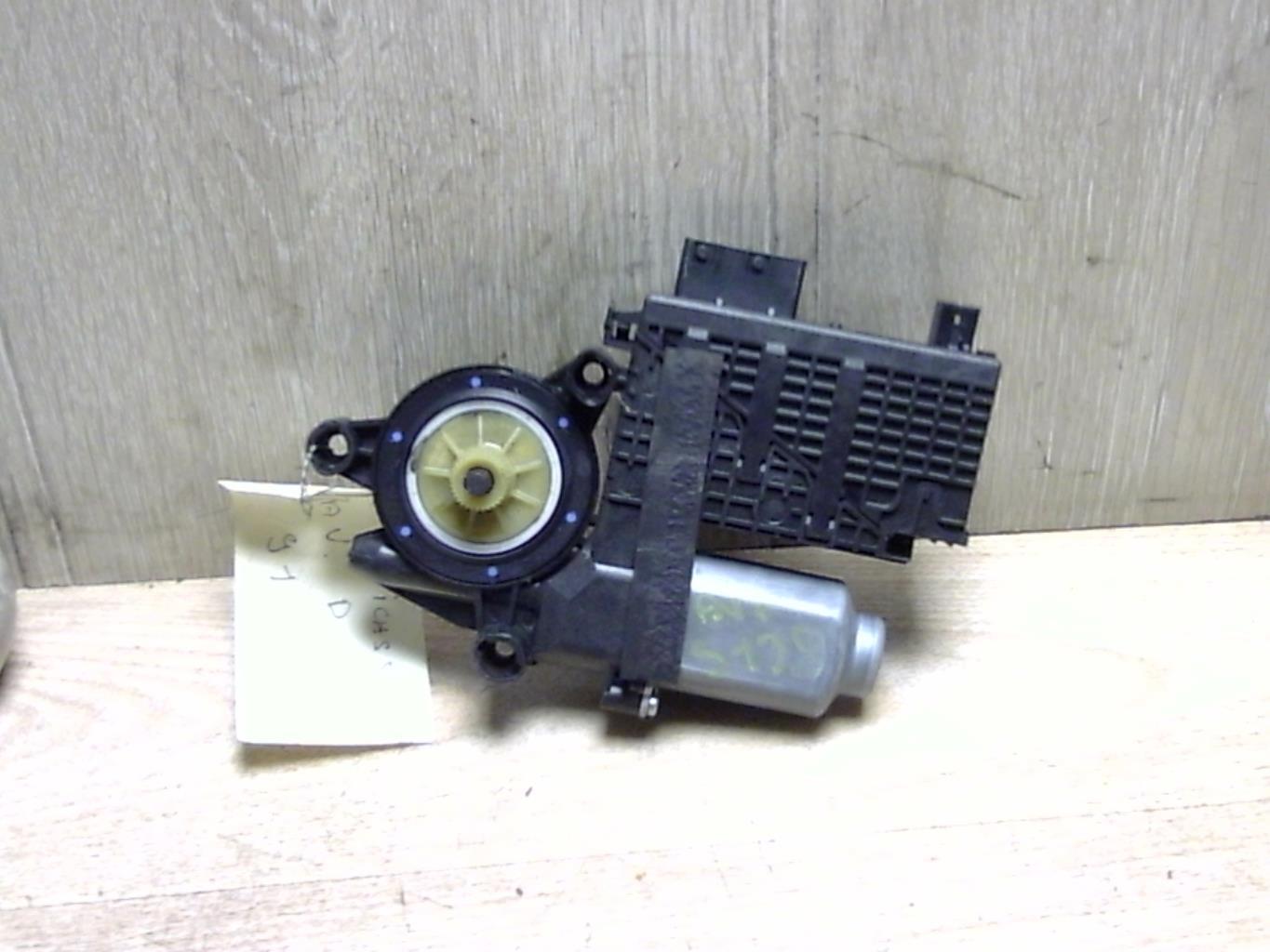 Moteur leve vitre avant droit