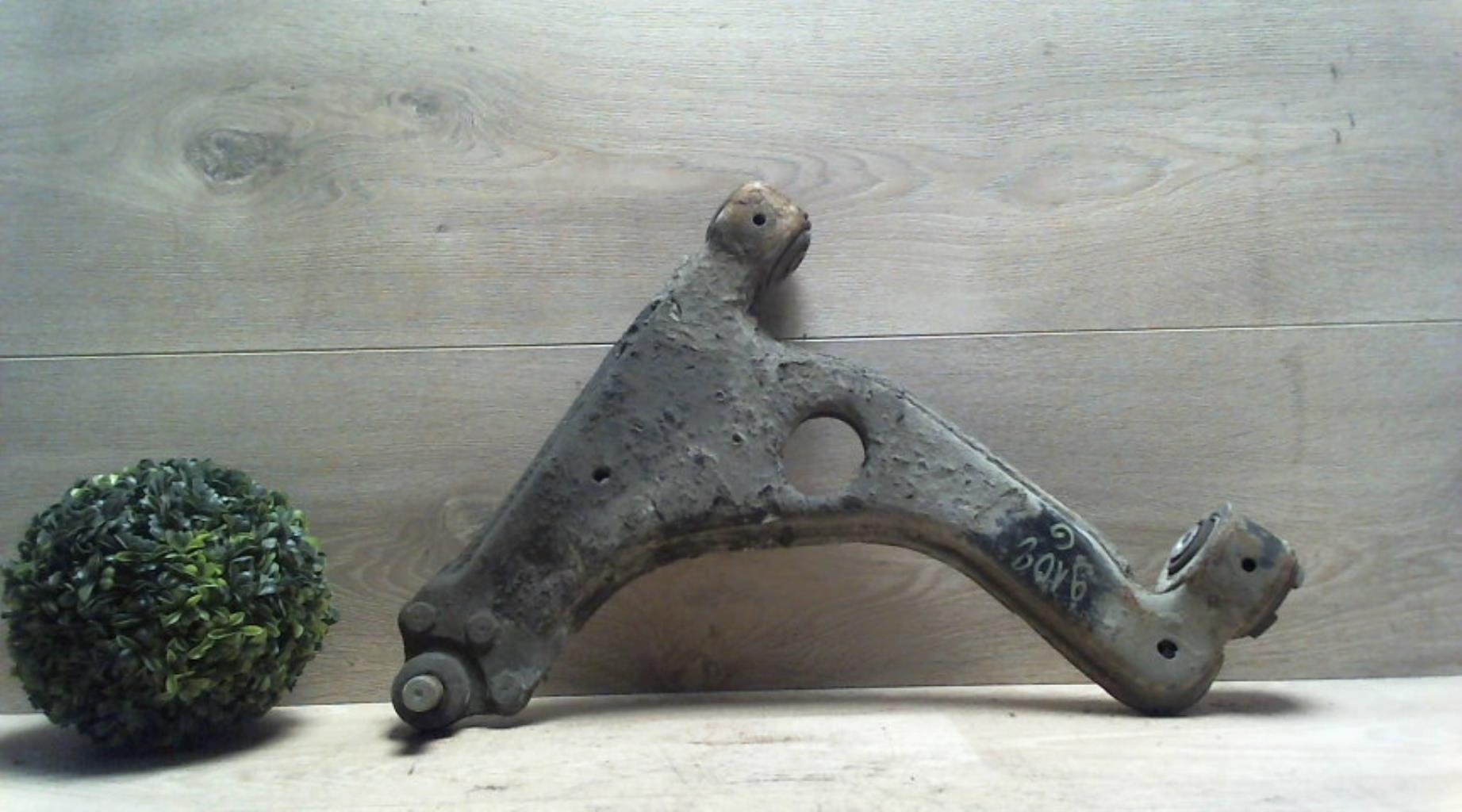 Triangle avant gauche