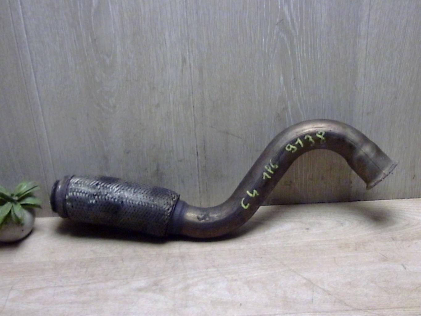 Tube intermediaire (echappement)