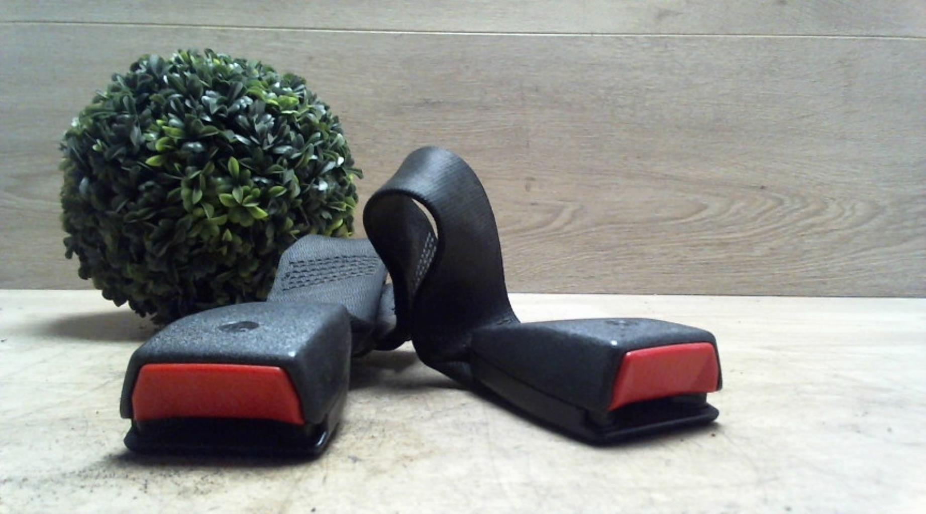 Attache ceinture arriere gauche