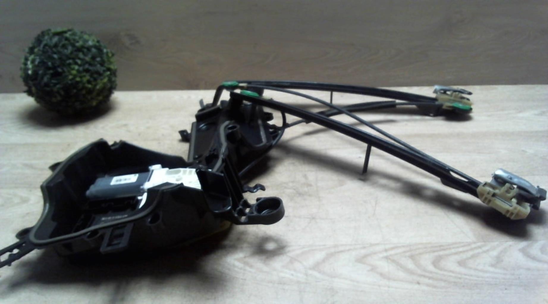 Leve vitre electrique avant droit