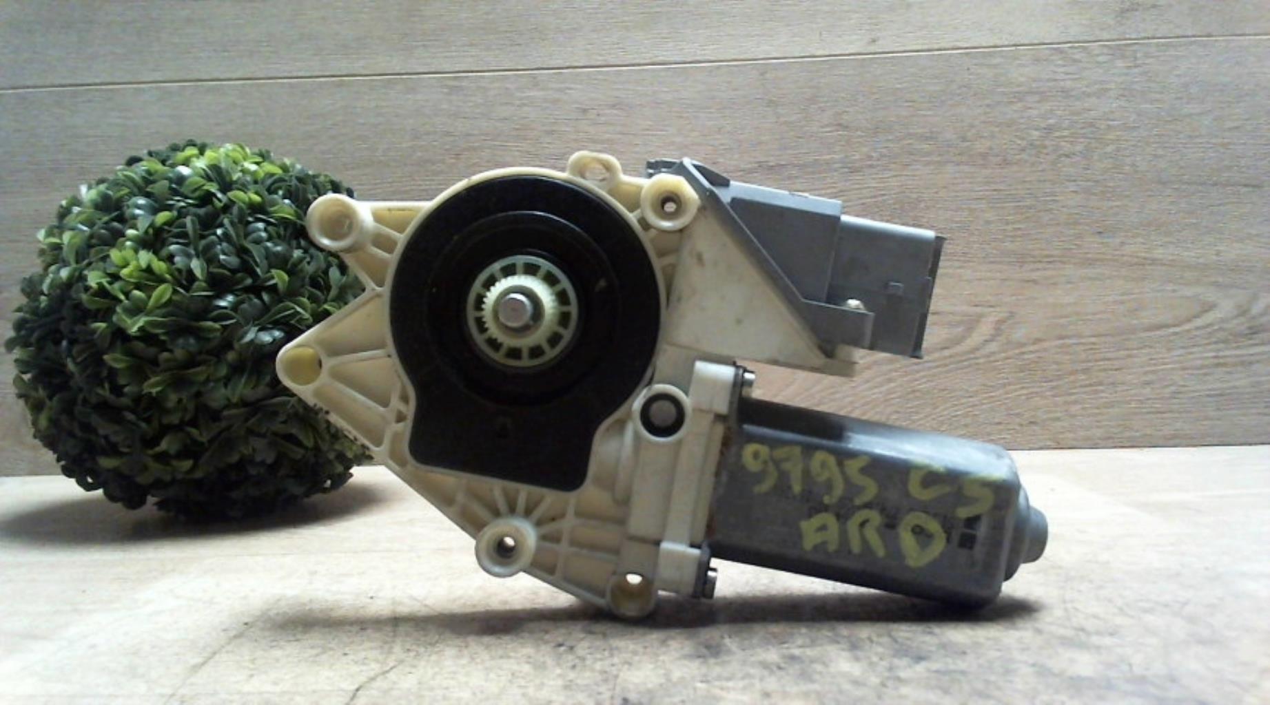 Moteur leve vitre arriere droit