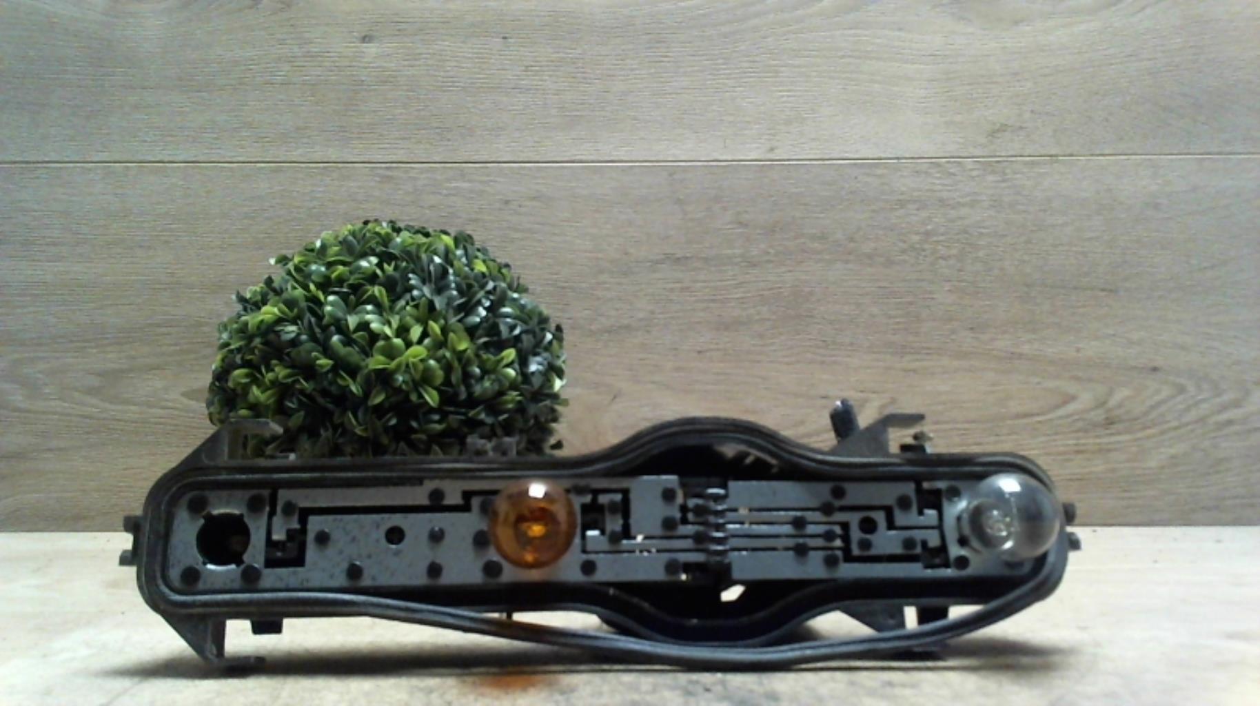 Platine feu arriere droit