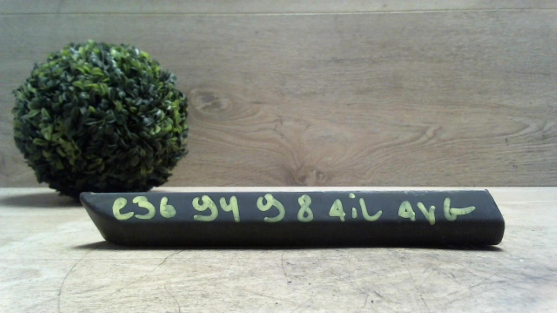 Baguette de porte avant gauche