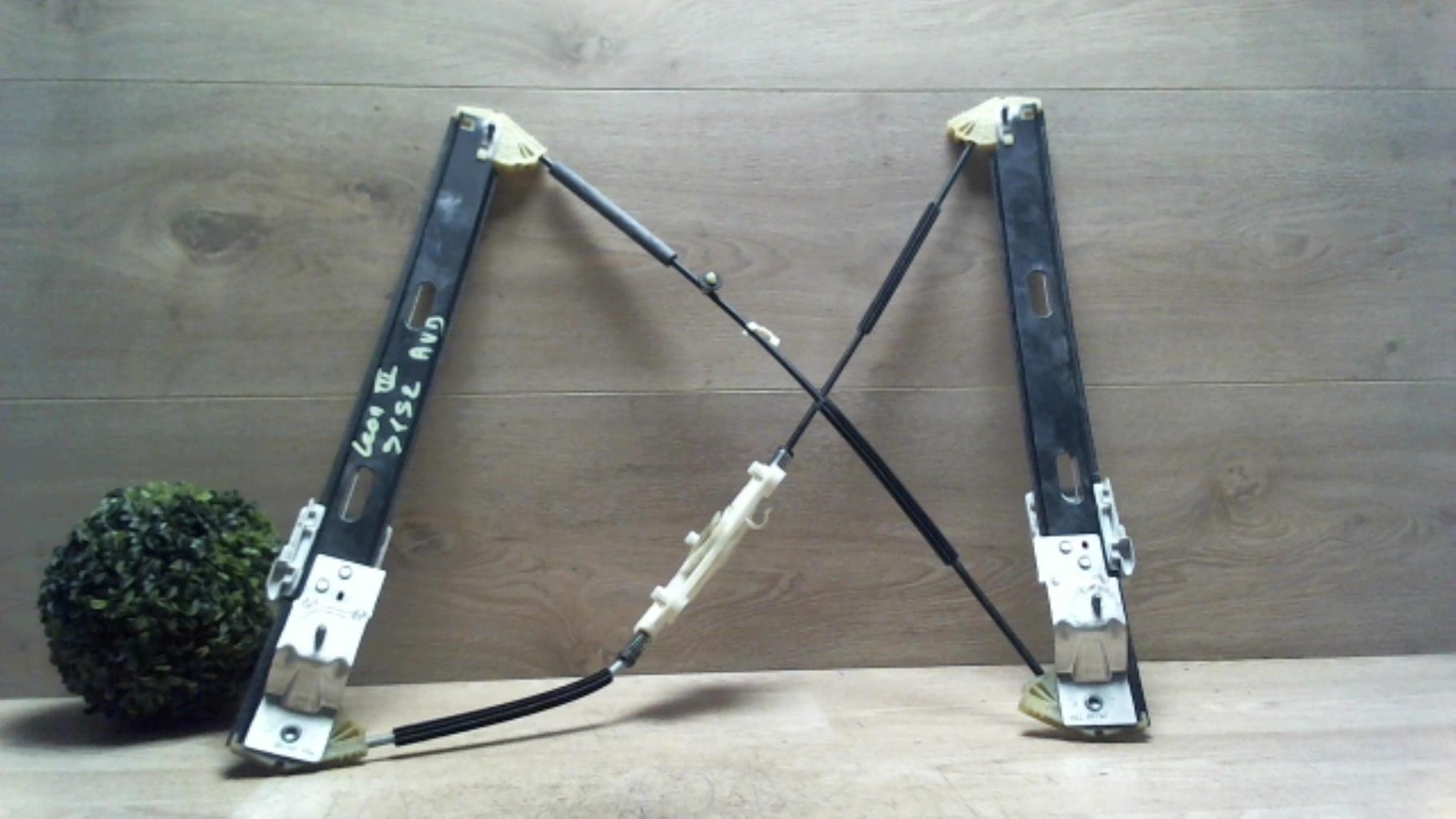 Leve vitre electrique avant droit