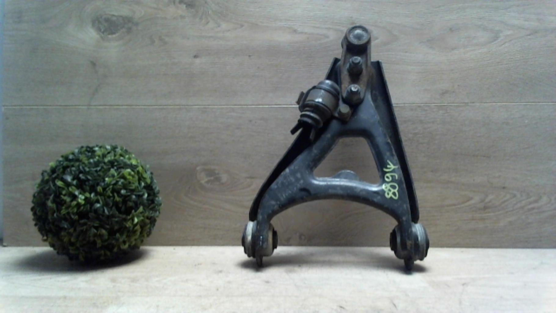 Triangle avant droit