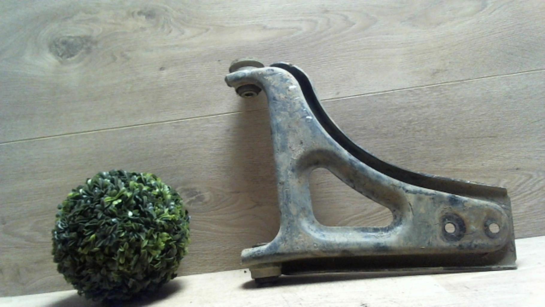 Triangle avant droit