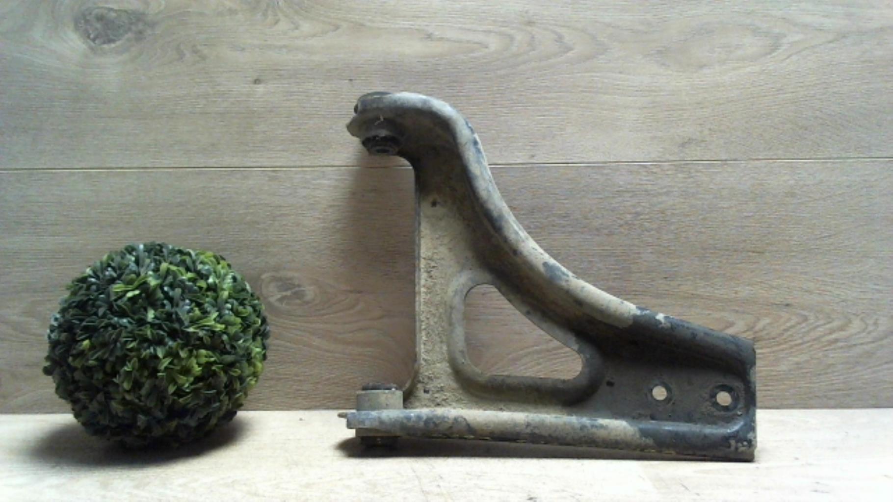 Triangle avant gauche