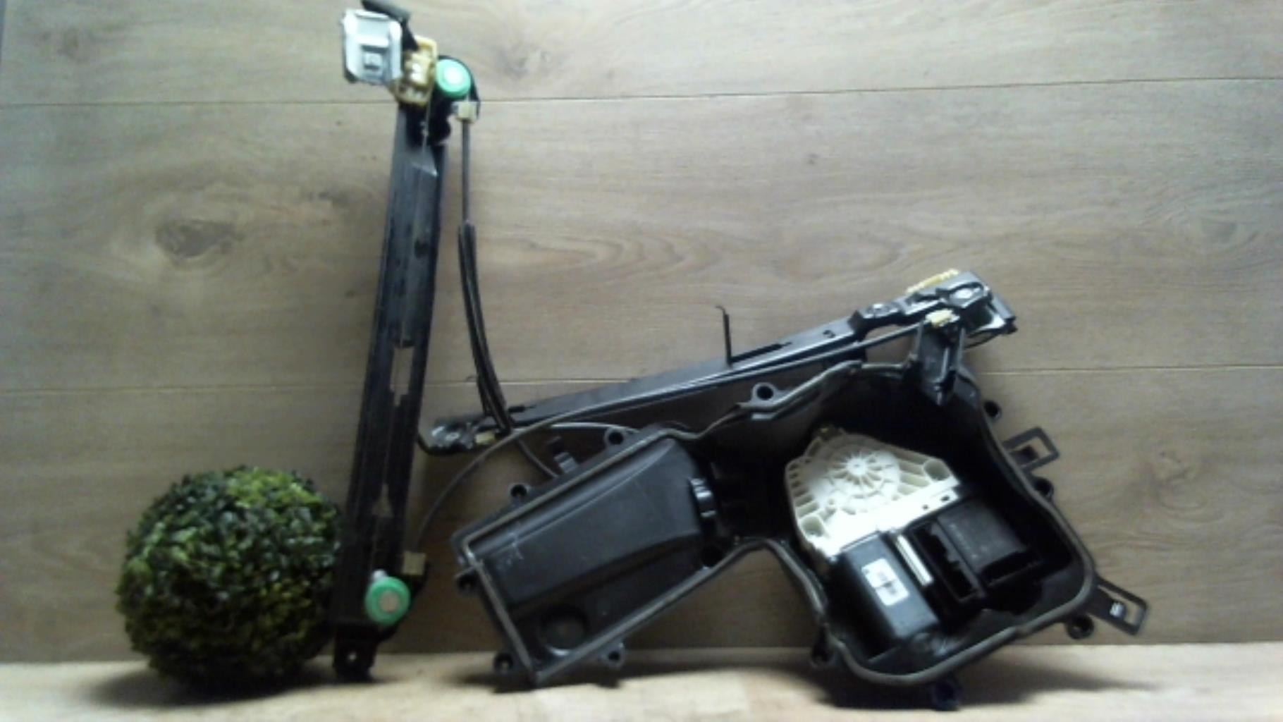 Leve vitre electrique avant droit